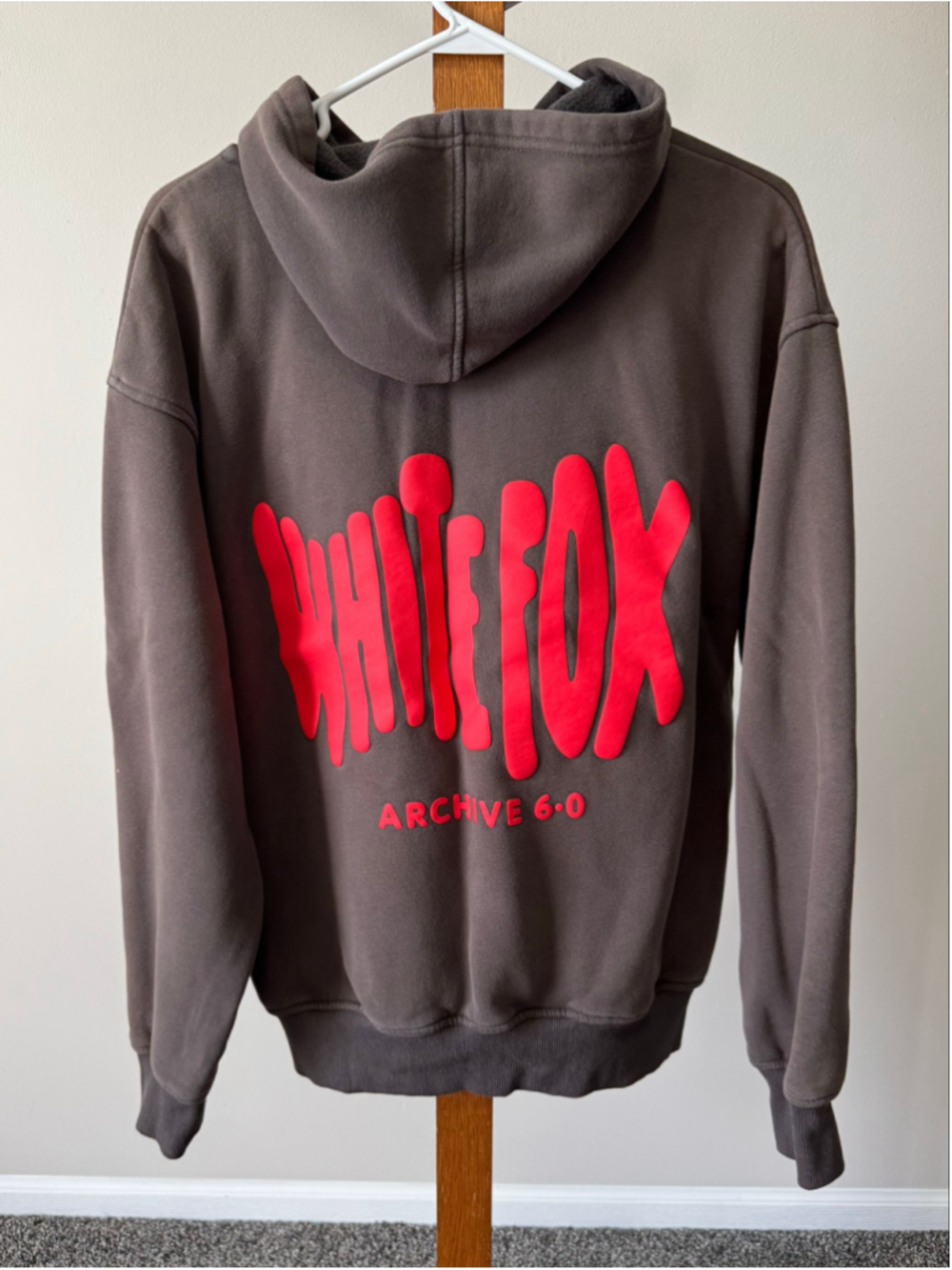 Women's White Fox Archive 6.0 Hoodie Sweatshirt Size S/M Brown Red - Picture 5 of 7